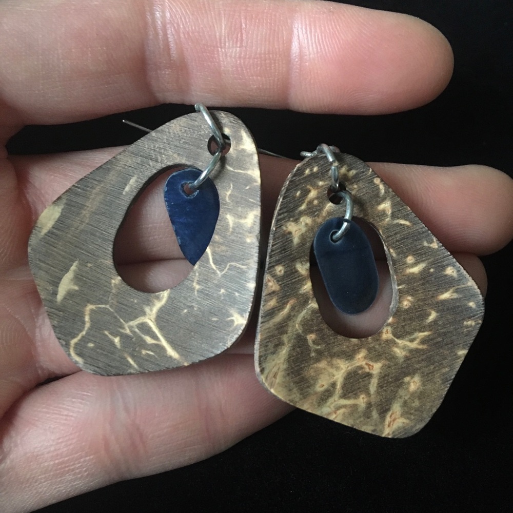 Vintage Wooden Dangle Earrings - Picture 3 of 5